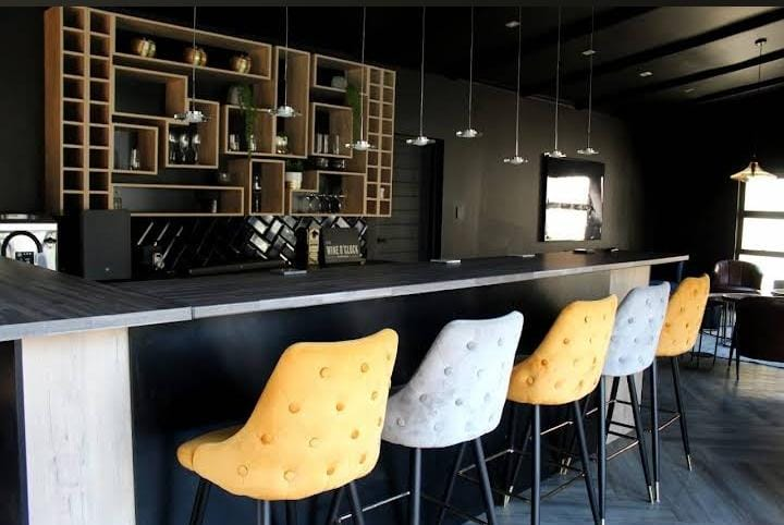 Cocktail & Wine Bar